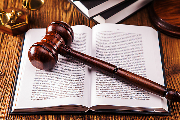 포토 JPG 해외이미지 실내 사람없음 책 오브젝트 법 의사봉 나무배경 해외202004 해외포토 백그라운드 내부 파일형식 이미지허브