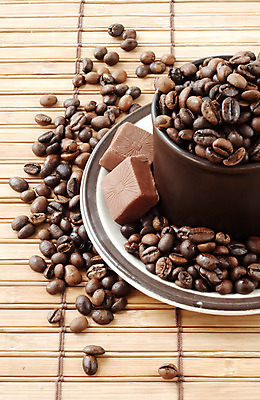 포토 JPG 해외이미지 식물 그릇 커피 음료 아침 콩 씨앗 사람없음 컵 갈색 초콜릿 검은색 중국 카페 우유 머그컵 뜨거움 액체 맛 굽기 크림 향기 아로마 향 에스프레소 작살 카페인 해외202004 해외포토 주간 식기 아시아 컬러 컨셉 디저트 유제품 곡류 상점 구이 냄새 파일형식 이미지허브