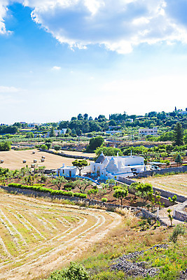 포토 JPG 해외이미지 전통 유럽 여행 밭 농업 건축양식 자연 휴가 주택 풍경 사람없음 여름 햇빛 농가 농장 농사 이탈리아 하이킹 수확 볏짚 땅 밀짚 유지 밭일 세련 해외202004 해외포토 계절 건축 나라 산업 레저 건물 태양 짚 생태계 파일형식 이미지허브