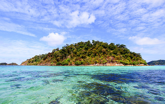 포토 JPG 해외이미지 주간 나무 구름 모래 파도 바다 섬 잎 태국 하늘 휴가 산 파노라마 그림자 사람없음 목재 초록색 물 여름 파란색 컬러풀 햇빛 반사 활발 바위 신선 그늘 질감 스카이라인 마디 강렬 깊이 수목 수평선 해외202004 해외포토 자연요소 식물 계절 아시아 컬러 컨셉 재료 촬영기법 태양 돌_바위 파일형식 이미지허브