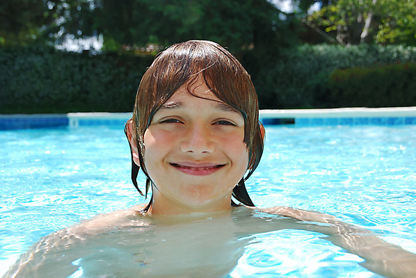 포토 JPG 해외이미지 백인 남자 꽃 행복 어린이 스포츠 놀이 휴가 건강 한명 미소 웃음 사람 소년 야외 10대 물 여름 파란색 청춘 운동 수영 기쁨 젖음 신선 떨어짐 시원함 휴양지 수영선수 단절 해외202004 해외포토 자연요소 서양인 식물 1 계절 감정 컬러 컨셉 청소년 운동선수 표정 장소 수상스포츠 파일형식 이미지허브