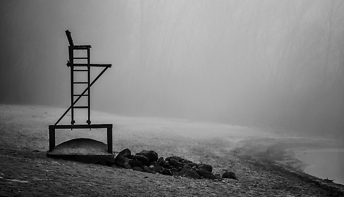 포토 JPG 해외이미지 응시 모래 의자 자연 아침 안전 사람없음 야외 빨간색 물 어둠 회색 젖음 촉촉함 추위 안개 가을 신선 고독 시원함 11월 속도 오르기 커뮤니티 내추럴 광 뿌연 안전요원 해외202004 해외포토 주간 자연요소 시선 계절 감정 컬러 가구 모션 날씨 날짜 생태계 파일형식 이미지허브