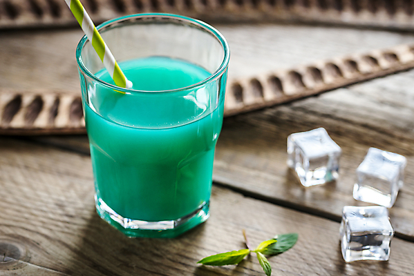 포토 JPG 해외이미지 음료 오렌지 주류 사람없음 파란색 얼음 알코올 액체 달콤 시원함 크리스탈 민트 큐브 라임 양주 망고 보드카 해외202004 해외포토 자연요소 컬러 과일 맛 광석 허브 열대과일 파일형식 이미지허브