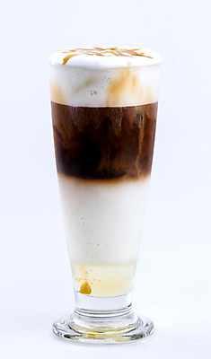 포토 JPG 해외이미지 커피 음료 음식 백그라운드 유리 휴식 디저트 전등 사람없음 갈색 주방 식당 초콜릿 얼음 거품 카페 우유 추위 견과류 흰색 신선 액체 달콤 설탕 크림 아로마 시럽 아일랜드 층 중독 고립 단절 라떼 카페인 캐러멜 해외202004 해외포토 자연요소 유럽 컬러 컨셉 재질 조명 유제품 상점 맛 파일형식 이미지허브