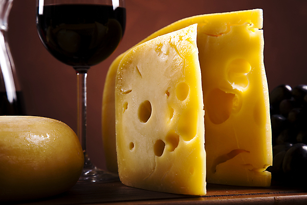 포토 JPG 해외이미지 와인잔 치즈 근접촬영 사람없음 와인 조각치즈 갈색배경 해외202004 해외포토 뷰포인트 조각 백그라운드 술잔 유제품 주류 갈색 파일형식 이미지허브