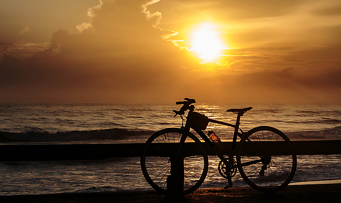 포토 JPG 해외이미지 실루엣 여행 백그라운드 컨셉 자연 하늘 추상 풍경 사람없음 야외 빨간색 빛 햇빛 태양 노란색 일출 자전거 어둠 침묵 일몰 새벽 자유 뜨거움 변화 야간 신비 질감 장면 광 웅장함 철강 수평선 해외202004 해외포토 자연요소 컬러 무늬 촬영기법 노을 바이크 소리 생태계 파일형식 이미지허브
