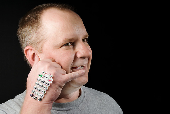 포토 JPG 해외이미지 손 남자 비즈니스 통신 손가락 열쇠 모바일 세포 기술 대화 한명 사람 성인 전자제품 스마트폰 디지털 자료 장비 키보드 네트워크 연결 무선전화기 전화기 무선 전자 소통 키패드 해외202004 해외포토 1 컨셉 말하기 신체부위 핸드폰 스마트기기 파일형식 이미지허브