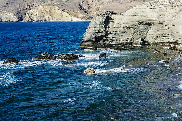 포토 JPG 해외이미지 파도 바다 섬 여행 자연 하늘 휴가 산 풍경 해변 사람없음 물 여름 파란색 햇빛 거품 바위 만 거친 크루즈 지중해 그리스 암초 그리스인 다도해 해외202004 해외포토 자연요소 서양인 계절 유럽 컬러 배_교통 태양 돌_바위 생태계 파일형식 이미지허브