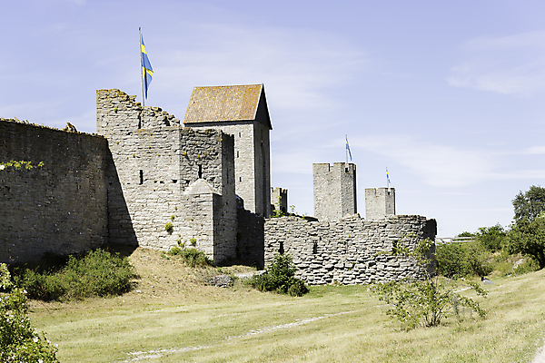 포토 JPG 해외이미지 나무 구름 벽 하늘 벽돌 스웨덴 사람없음 초록색 여름 바위 깃발 역사 타운 해외202004 해외포토 자연요소 식물 계절 컬러 북유럽 돌_바위 도시 파일형식 이미지허브