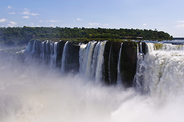 포토 JPG 해외이미지 공원 자연 파노라마 풍경 사람없음 물 강 미국 힘 폭포 젖음 흐름 세계문화유산 황무지 남아메리카 열대우림 브라질 아르헨티나 내추럴 이국적 브라질사람 해외202004 해외포토 자연요소 공공시설 컨셉 북아메리카 촬영기법 아메리카 문화재 숲 생태계 파일형식 이미지허브
