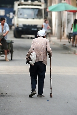 포토 JPG 해외이미지 전통 여행 지팡이 거리 동양인 사람없음 걷기 산책 장애인 장면 베이징 장애 행진 해외202004 해외포토 모션 휴식 인종 중국 파일형식 이미지허브
