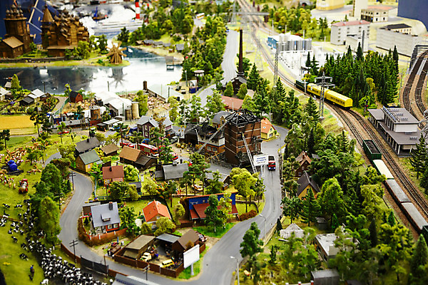 포토 JPG 해외이미지 교통시설 자동차 사람없음 장난감 미니어처 기차 도시 교차로 오브젝트 선로 해외202004 해외포토 길 육상교통 교통 대중교통 모형 시설 파일형식 이미지허브