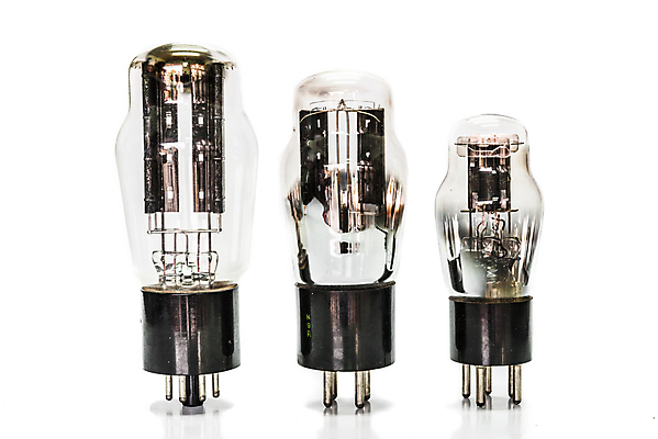 포토 JPG 해외이미지 디자인 산업 파도 과학 백그라운드 전구 통신 유리 사람없음 텔레비전 힘 장비 에너지 과학기술 수확 흰색 램프 역사 라디오 복고 전자 오디오 튜브 스테레오 공학 고립 구식 다이오드 송신기 옛날 진공 공급 스타일 해외202004 해외포토 교육 바다 컬러 농업 재질 조명 기술 전자제품 소리 파일형식 이미지허브