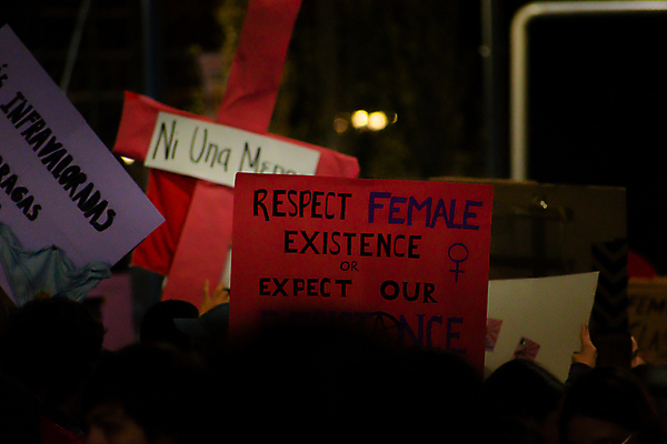 포토 JPG 해외이미지 여자 남자 유럽 포스터 이동 거리 사람 사람없음 힘 자유 도시 사회 센터 역사 뉴스 스페인 야간 8 큼 싸움 정사각형 커뮤니티 혁명 마드리드 소셜 스트라이크 평등 항의 해외202004 해외포토 자연요소 도형 나라 컨셉 모션 숫자 크기 공동체 파일형식 이미지허브