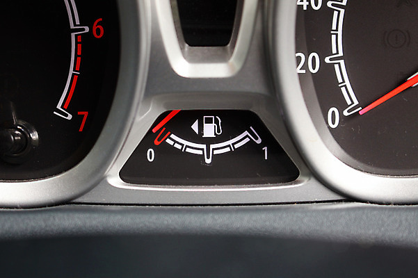 포토 JPG 해외이미지 자동차 경고 사람없음 힘 휘발유 석유 공포 연료 가스 문제 해외202004 해외포토 육상교통 파일형식 이미지허브