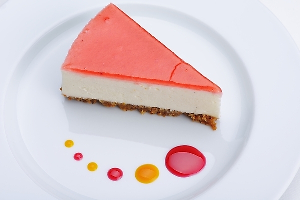 포토 JPG 해외이미지 접시 디저트 실내 사람없음 시럽 치즈케이크 해외202004 해외포토 식기 음식 내부 케이크 파일형식 이미지허브