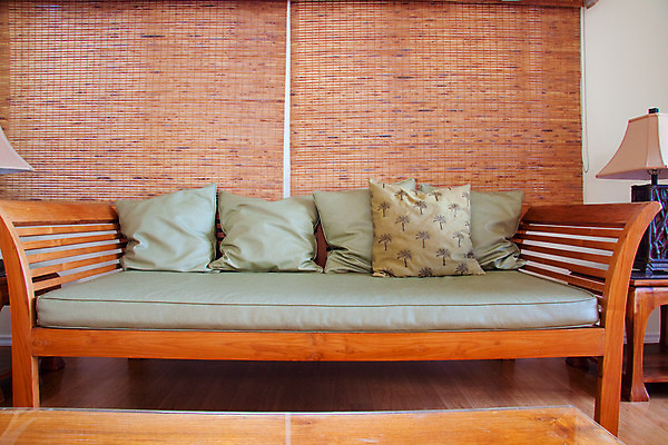 포토 JPG 해외이미지 여행 의자 탁자 휴가 주택 사람없음 목재 장식 초록색 빛 흰색 램프 대나무 휴양지 하와이 심플 내추럴 해외202004 해외포토 나무 컬러 가구 재료 조명 건물 미국 장소 파일형식 이미지허브