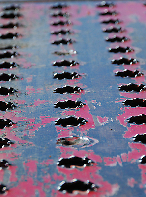 포토 JPG 해외이미지 접시 디자인 산업 선 벽 백그라운드 컨셉 패턴 비즈니스 자동차 벽지 추상 바닥 프레임 기술 사람없음 야외 파란색 문 금속 검은색 회색 원형 구멍 거친 은색 파편 큼 철 부식 질감 슛 시트 그런지 단절 블러 엘리먼트 옛날 철강 많음 해외202004 해외포토 도형 식기 육상교통 컬러 무늬 재질 크기 파일형식 이미지허브