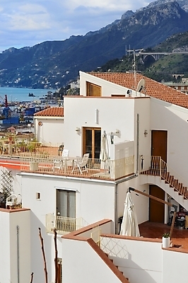 포토 JPG 해외이미지 하늘색 사람없음 건물 초록색 태양 흰색 해외202004 해외포토 자연요소 건축물 컬러 파란색 파일형식 이미지허브