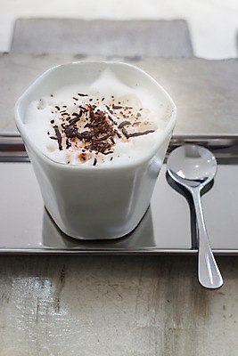 포토 JPG 해외이미지 음료 재료 탁자 휴식 건강 사람없음 컵 갈색 초콜릿 숟가락 카페 우유 머그컵 뜨거움 도자기 달콤 아침식사 시멘트 스테인레스 채식주의자 콘크리트 핸드메이드 억울 해외202004 해외포토 식기 감정 컬러 가구 컨셉 디저트 유제품 수저 상점 식사 맛 채식 파일형식 이미지허브