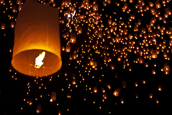 포토 JPG 해외이미지 사람없음 야외 빛 야간 풍등 풍등날리기 풍등놀이 풍등행사 풍등축제 해외202004 해외포토 자연요소 놀이 조명 이벤트 등축제 파일형식 이미지허브