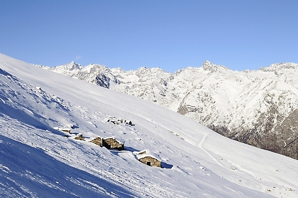 포토 JPG 해외이미지 라이프스타일 계절 겨울 하늘 산 풍경 사람없음 가로 파란색 햇빛 얼음 이탈리아 추위 자유 탐험 흰색 농촌 고독 오두막 버리기 빙하 서리 산봉우리 해외202004 해외포토 자연요소 감정 유럽 컬러 컨셉 모션 생활 태양 시골 봉우리 파일형식 이미지허브