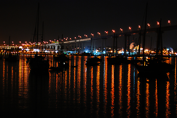 포토 JPG 해외이미지 실루엣 요트 전등 사람없음 컬러풀 반사 항구 만 보트 야간 정박 해외202004 해외포토 자연요소 컬러 배_교통 교통시설 조명 촬영기법 파일형식 이미지허브