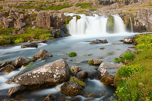 포토 JPG 해외이미지 파도 모션 자연 아이슬란드 풍경 사람없음 야외 물 여름 파란색 강 힘 봄 폭포 흐름 바위 흰색 개울 황무지 떨어짐 소프트포커스 빙하 장노출 분무기 내추럴 강렬 서쪽 스칸디나비아 피오르 힘찬 해외202004 해외포토 자연요소 계절 유럽 바다 컬러 컨셉 촬영기법 방향 생태계 지형 파일형식 이미지허브