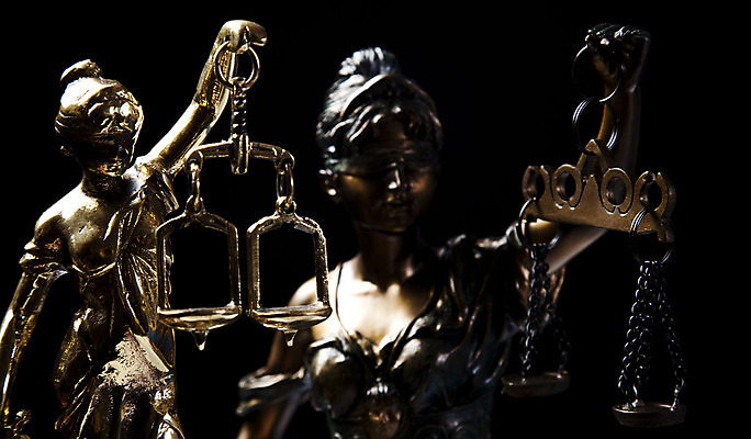 포토 JPG 해외이미지 검은배경 실내 사람없음 어둠 오브젝트 법 여신상 정의의여신상 해외202004 해외포토 백그라운드 내부 조각상 검은색 파일형식 이미지허브