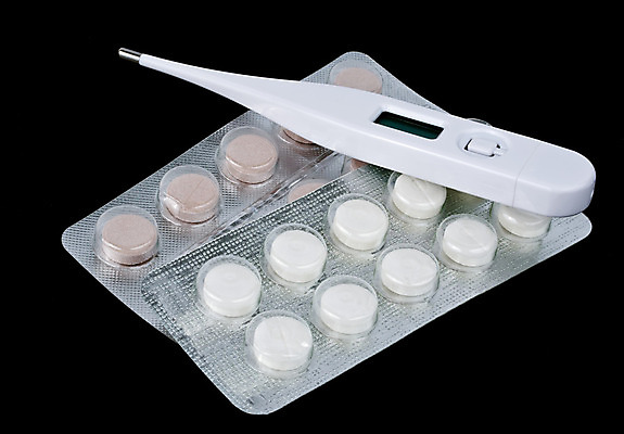 포토 JPG 해외이미지 백그라운드 유리 건강 사람없음 알약 약 디지털 검은색 어둠 흰색 질병 온도계 체온계 플라스틱 약국 측정 팩 온도 고립 복원 해외202004 해외포토 컬러 의학 재질 화장품 파일형식 이미지허브