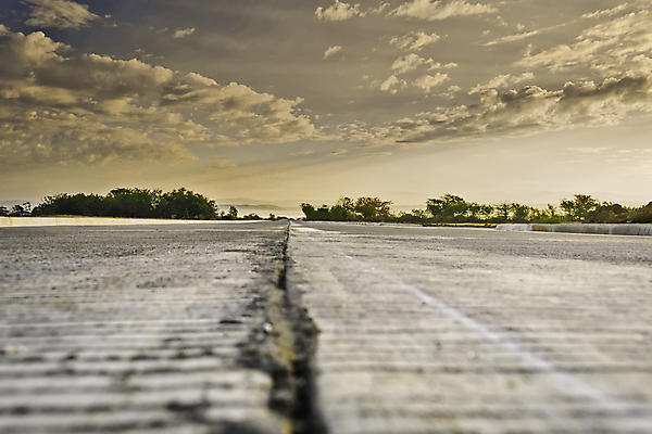 포토 JPG 해외이미지 도로 선 여행 교통시설 모션 하늘 거리 건조 풍경 사람없음 여름 햇빛 시골 오픈 고속도로 보행로 중앙 고독 땅 방향 속도 장면 분열 무한 줄서기 콘크리트 수평선 해외202004 해외포토 계절 감정 길 교통 태양 시설 파일형식 이미지허브