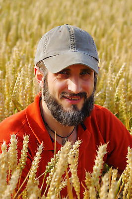 포토 JPG 해외이미지 식물 백인 1 라이프스타일 남자 행복 음식 백그라운드 밭 농업 자연 하늘 한명 서기 사람 풍경 성인 야외 여름 파란색 농작물 태양 농장 농경지 기쁨 자유 수확 시골 황금 농부 낟알 땅 밀 밀짚 밭일 세련 해외202004 해외포토 자연요소 서양인 직업 계절 감정 산업 컬러 컨셉 모션 곡류 생활 짚 생태계 파일형식 이미지허브