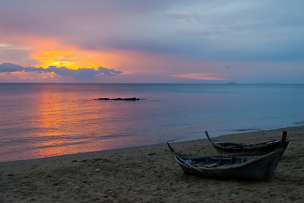 포토 JPG 해외이미지 아시아 모래 바다 여행 태국 자연 휴가 풍경 사람없음 물 모래사장 평화 귀여움 일몰 자유 시골 만 보트 순수 즐거움 만족 엽서 천국 내추럴 무료 정교 파라다이스 해외202004 영광군 해외포토 자연요소 감정 나라 컨셉 배_교통 노을 편지 전라남도 생태계 파일형식 이미지허브