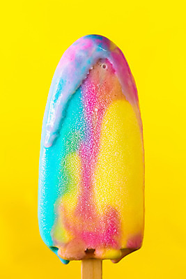 포토 JPG 해외이미지 손 음식 백그라운드 무지개 돈 과일 딸기 아이스크림 디저트 사람없음 목재 빨간색 초록색 여름 컬러풀 노란색 냉동 얼음 주스 추위 흰색 신선 잡기 막대기 달콤 맛 시원함 크림 고립 해외202004 해외포토 자연요소 나무 계절 음료 컬러 컨셉 재료 모션 신체부위 재산 파일형식 이미지허브