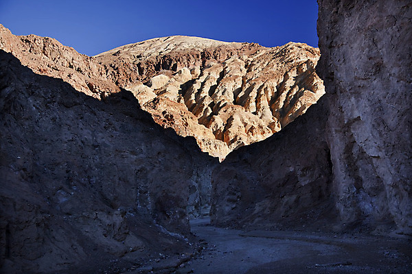 포토 JPG 해외이미지 공원 여행 자연 건조 국립공원 풍경 사람없음 야외 노란색 환경 골짜기 미국 사막 바위 황무지 황금 산등성이 캘리포니아 암초 내추럴 복잡 울퉁불퉁 전국 지질학 해외202004 해외포토 공공시설 교육 컬러 컨셉 북아메리카 산 돌_바위 생태계 파일형식 이미지허브