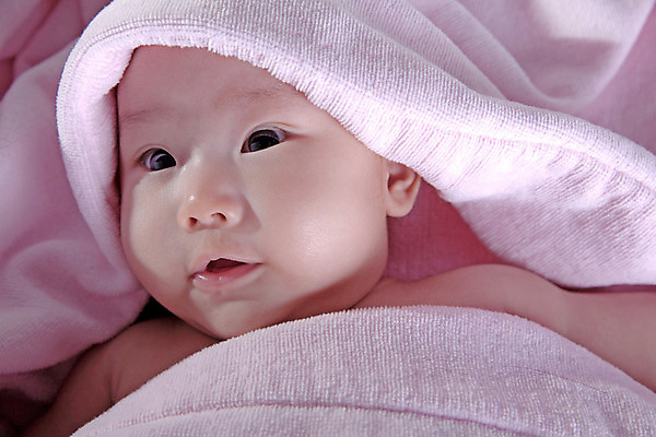 포토 JPG 해외이미지 백인 1 라이프스타일 응시 남자 행복 얼굴 어린이 백그라운드 컨셉 신체 새로움 건조 수영장 건강 한명 미소 웃음 사람 소년 수건 목욕 흰색 표현 아기 신생아 달콤 작음 피부 부드러움 월 걸음마 돌봄 해외202004 해외포토 서양인 시선 감정 컬러 모션 표정 생활 신체부위 위생용품 청결 감각 날짜 맛 크기 파일형식 이미지허브