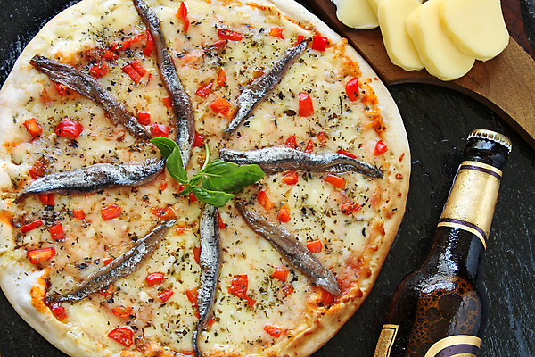 포토 JPG 해외이미지 치즈 맥주 피자 사람없음 저녁식사 이탈리아 모짜렐라치즈 해외202004 해외포토 유럽 유제품 주류 패스트푸드 서양음식 식사 파일형식 이미지허브