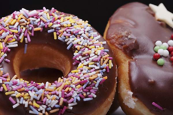 포토 JPG 해외이미지 음식 디저트 주택 쟁반 따뜻함 사람없음 판매 상점 식당 식사 빵집 튀김 신선 바 시장 우아함 도넛 달콤 맛 아침식사 폐기물 먹이 설탕 굽기 먹기 배고픔 비만 속도 토스트 점심식사 단절 매각 번 영양분 해로움 해외202004 해외포토 빵 컨셉 모션 건물 쓰레기 구이 몸매 파일형식 이미지허브