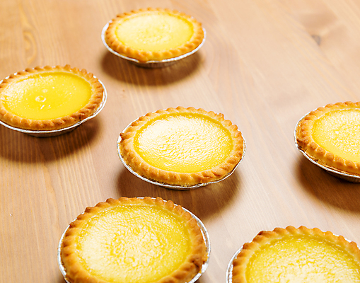 포토 JPG 해외이미지 디저트 실내 사람없음 여러개 달콤 에그타르트 나무배경 해외202004 해외포토 음식 다수 백그라운드 내부 맛 타르트 파일형식 이미지허브