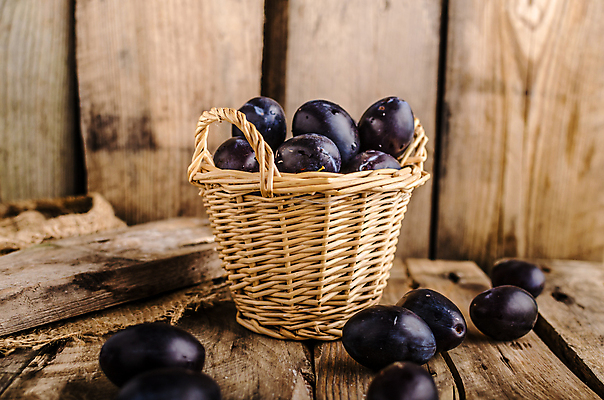 포토 JPG 해외이미지 실내 사람없음 바구니 담기 서양자두 나무배경 해외202004 해외포토 백그라운드 모션 내부 파일형식 이미지허브