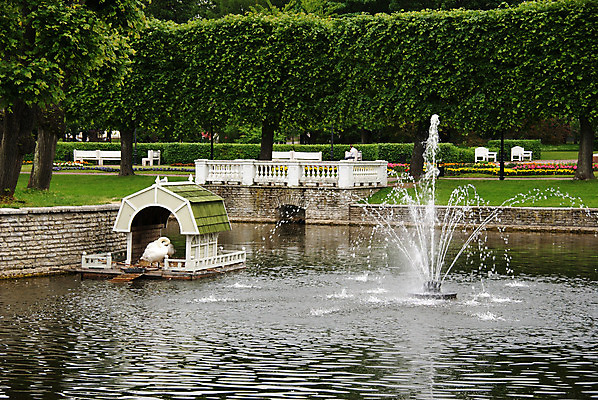 포토 JPG 해외이미지 공원 자연 휴식 사람없음 야외 초록색 물 정원 연못 분수 백조 해외202004 해외포토 자연요소 공공시설 컬러 컨셉 조류 생태계 파일형식 이미지허브