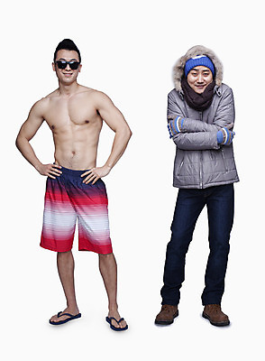 포토 JPG 해외이미지 스튜디오촬영 응시 여자 겨울 반바지 서기 미소 20대 두명 캐주얼 세로 여름 컬러풀 중국 재킷 추위 벌레 샌들 흰배경 대치 해외202004 해외포토 시선 옷 계절 아시아 컬러 곤충 백그라운드 신발 바지 모션 실내 표정 사람 청년 외투 흰색 파일형식 이미지허브