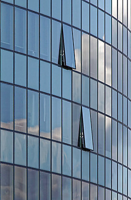 포토 JPG 해외이미지 구름 외관 벽 백그라운드 패턴 비즈니스 건축양식 창문 유리 하늘 추상 사람없음 건물 금융 파란색 도시풍경 사무실 반사 탑 고층빌딩 거울 성장 도시 오픈 센터 도심 상업 상승 철강 해외202004 해외포토 자연요소 건축물 건축 컬러 컨셉 무늬 재질 풍경 빌딩 경제 파일형식 이미지허브