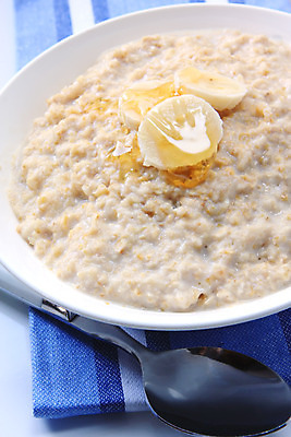 포토 JPG 해외이미지 전통 음식 겨울 과일 바나나 건강 사람없음 숟가락 사발 아침식사 시리얼 섬유 꿀 건강식 오트밀 탄수화물 귀리 스코틀랜드 해외202004 해외포토 계절 영국 곡류 수저 식사 직물 사기그릇 파일형식 이미지허브