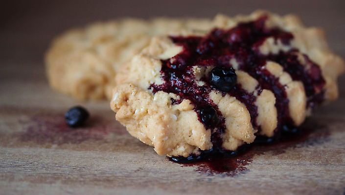 포토 JPG 해외이미지 열매 음식 분홍색 다이어트 과일 탁자 딸기 디저트 사람없음 목재 빨간색 노란색 쌓기 쿠키 케이크 식사 신선 체리 그룹 달콤 잼 굽기 가득함 블루베리 산딸기 젤리 마멀레이드 페스츄리 핸드메이드 해외202004 해외포토 나무 식물 빵 컬러 가구 재료 모션 건강 소스_음식 맛 구이 파일형식 이미지허브