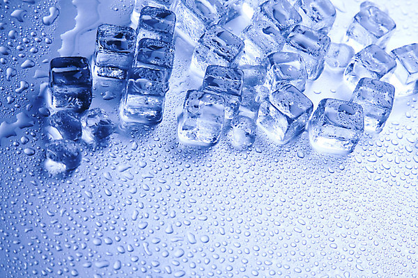 포토 JPG 해외이미지 음료 사람없음 파란색 얼음 블록 투명 액체 시원함 크리스탈 큐브 정사각형 고체 해외202004 해외포토 자연요소 도형 컬러 광석 파일형식 이미지허브