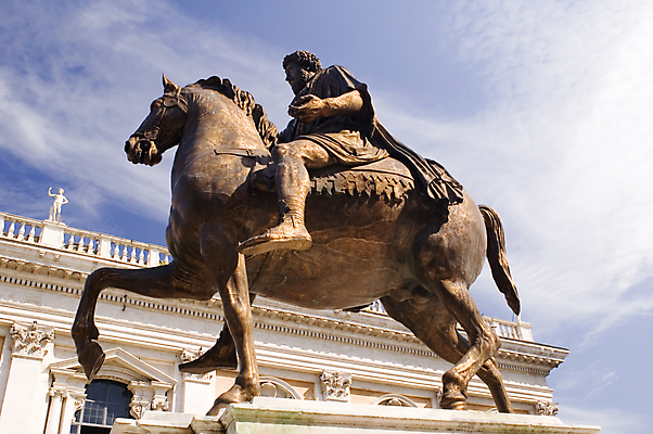 포토 JPG 해외이미지 전등 사람없음 건물 빛 조각상 이탈리아 역사 로마 정사각형 장면 국회 해외202004 해외포토 도형 건축물 유럽 조명 조형물 파일형식 이미지허브