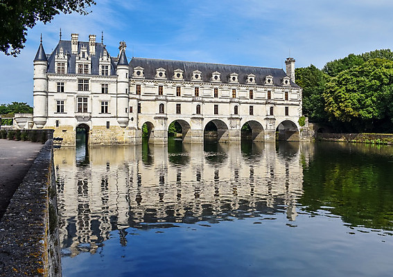 포토 JPG 해외이미지 나무 유럽 문화 여행 백그라운드 건축양식 벽지 하늘 사람없음 야외 건물 가로 물 여름 관광지 강 컬러풀 반사 탑 정원 고요 궁전 세계문화유산 프랑스 역사 고급 우아함 숲 맨션 배열 르네상스 명승지 옛날 웅장함 카피스페이스 해외202004 해외포토 자연요소 식물 건축물 계절 건축 나라 컬러 컨셉 고건축 주택 풍경 공백 문화재 파일형식 이미지허브