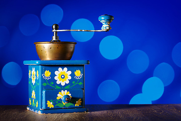 포토 JPG 해외이미지 전통 꽃 커피 음료 백그라운드 아침 손잡이 사람없음 목재 파란색 금속 주방 어둠 카페 수확 골동품 신선 굽기 오브젝트 그림 복고 보케 만들기 아로마 그라인더 갈기 청동 에스프레소 방앗간 모카 옛날 카페인 해외202004 해외포토 주간 나무 식물 컬러 농업 재료 모션 재질 상점 구이 커피용품 파일형식 이미지허브