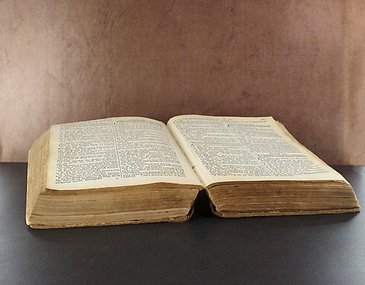 포토 JPG 해외이미지 종교 텍스트 사람없음 책 갈색 성경 오픈 편지 페이지 옛날 중고 해외202004 해외포토 컬러 종교용품 파일형식 이미지허브